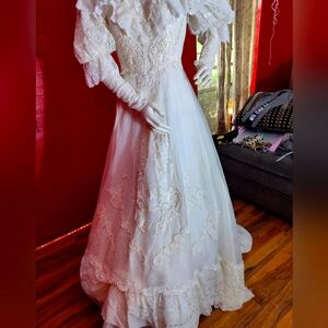 Ladies vintage wedding dress